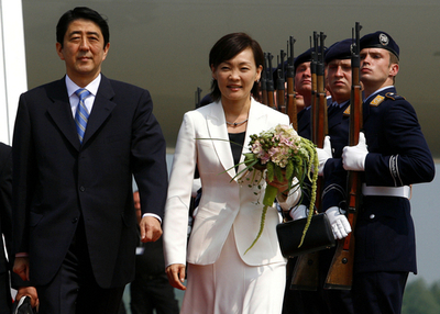 安倍首相、独サミット開催地へ到着