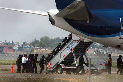 メキシコ機一時乗っ取られる、犯人を拘束「神の啓示があった」