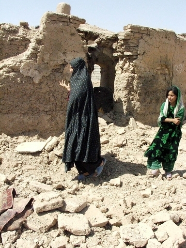 米軍、アフガニスタンでの疑惑の爆撃を再調査