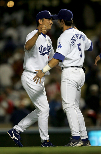 斉藤隆 1回無安打無失点2奪三振で今季18セーブ目