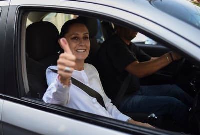 メキシコ首都、初の女性市長を選出 物理学博士のシェインバウム氏