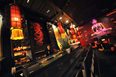 アジア初出店の「ブッダバー」、仏教徒らによる抗議の的に インドネシア