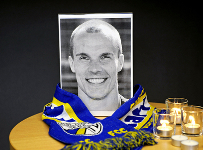 ドイツ代表GKのエンケ 列車に飛び込み自殺