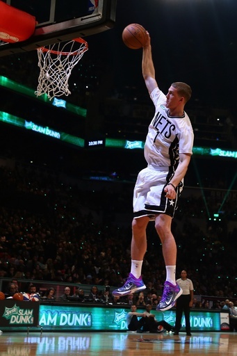 ダンクコンテストに出場したメイソン・プラムリー