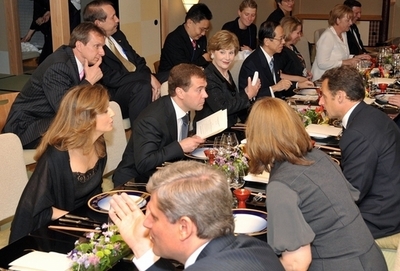 サミット公式夕食会、G8首脳ら北海道の恵みに舌鼓