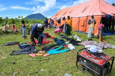漂着のロヒンギャ難民に抗議、地元住民が警察と衝突 インドネシア
