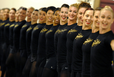 ラジオ・シティ・ロケッツ、クリスマス公演に向け猛練習