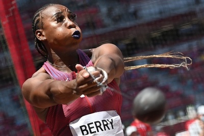 抗議で有名な米女子ハンマー投げ選手、批判に屈しない決意示す