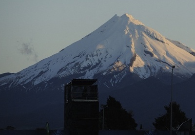 雪山で600m滑落の登山者、軽傷で生還 NZ