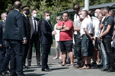 マスク着けない客の乗車を拒否した仏バス運転手が死亡 暴行受け脳死状態の後