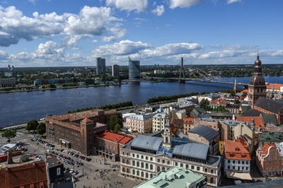 ラトビアで大規模な森林火災、住民に避難命令