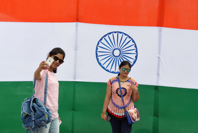 インド学生3人、橋の上で自分撮り中に列車にはねられ死亡