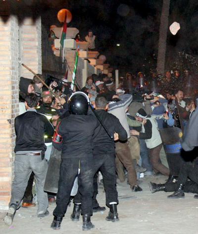 ガザ、地下壁抗議のデモで衝突 エジプト警官1人死亡