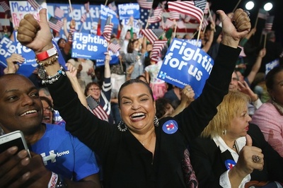 クリントン、トランプ両氏が過半数州制す 米スーパーチューズデー