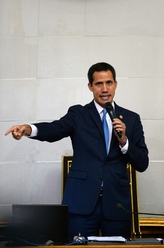 ベネズエラ国会、野党指導者グアイド氏を暫定大統領として正式承認