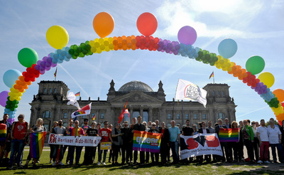 国際反ホモフォビアの日、世界各地でデモ