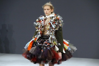 「ヴィクター＆ロルフ」16/17年秋冬パリ・オートクチュール
