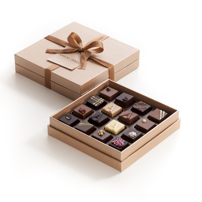 宝石のようなキューブのプラリネをギフトに「アルマーニ/ドルチ」