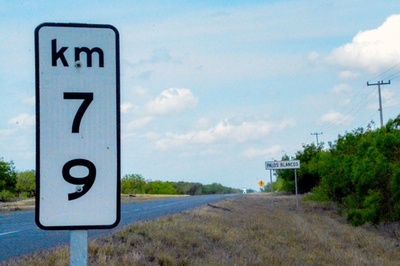 メキシコでバス乗客19人拉致か、自作自演で米へ密入国の可能性も