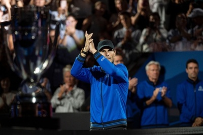 ナダルが手のけがで最終日欠場、フェデラーとの複は実現せず レーバー杯