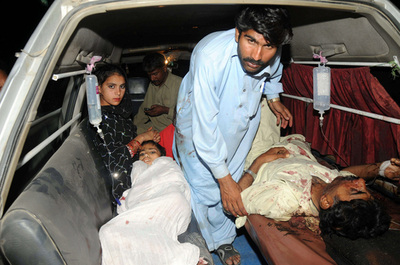 パキスタン、イスラム神秘主義派の聖廟で自爆攻撃　41人死亡