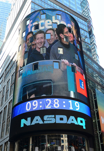 フェイスブックを投資家らが集団提訴、IPO情報非開示で損失