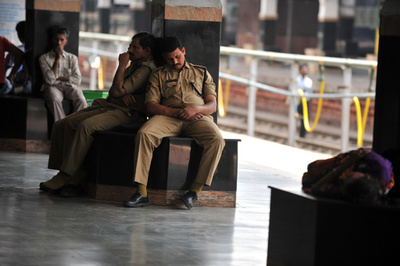 公務員の無断欠勤排除へ、印政府が監視システム導入へ