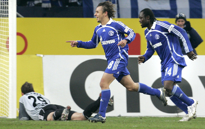 シャルケ ホームでニュルンベルクを降す