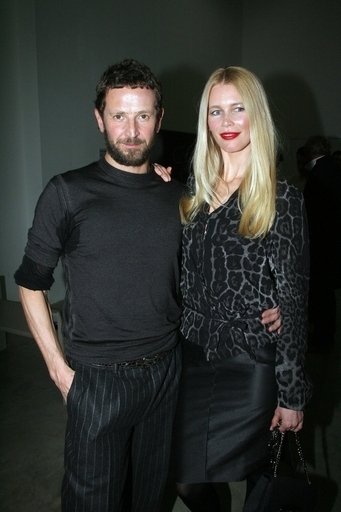 ＜09/10年秋冬パリ・コレクション＞YSLのショー会場にC・ドヌーヴやS・ハエック夫妻