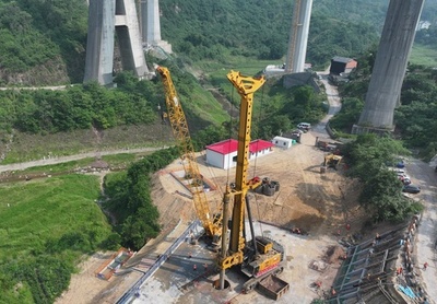 中国南西部 時速350キロの高速鉄道の最も高い橋脚が建設開始