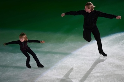 プルシェンコ氏が息子と共演、フェルナンデス氏も登場 伊でアイスショー