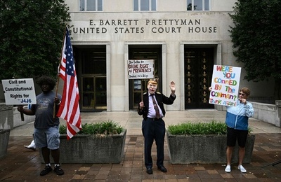 トランプ氏初公判、来年3月4日 「スーパーチューズデー」前日 米地裁