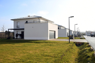 スーツケースに10歳少年の遺体、母親を拘束 フランス