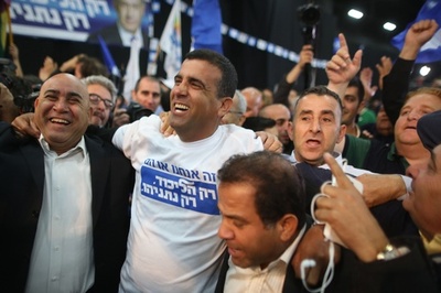 イスラエル総選挙、ネタニヤフ首相が勝利宣言 野党も政権に意欲