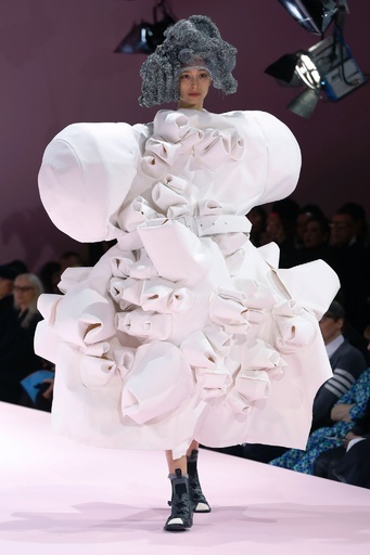 「コム デ ギャルソン」17/18年秋冬