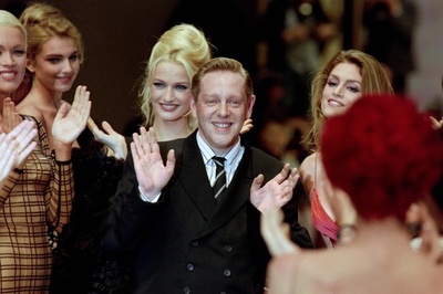 ファッションデザイナーのエルベ・レジェ、60歳で死去