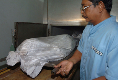 毒入り地ワインで外国人ら25人死亡、インドネシア・バリ島