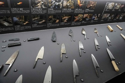 Japan's hand-forged knives a slice of samurai metallurgy