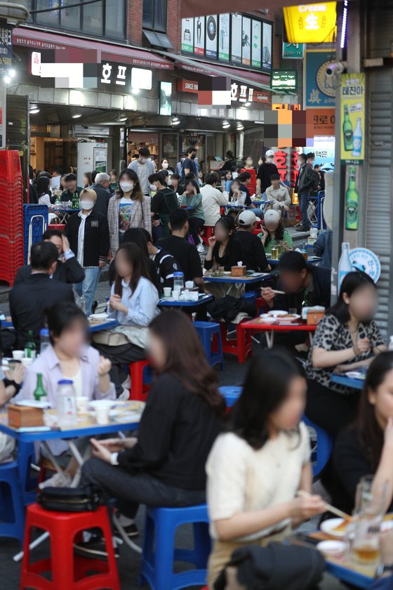 市民でごった返すソウルの街(c)NEWSIS