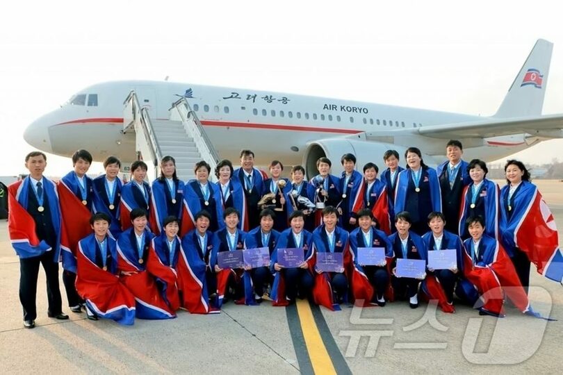 国際サッカー連盟（FIFA）2025年17歳未満（U-17）女子ワールドカップで優勝した北朝鮮女子サッカーチーム＝労働新聞(c)news1