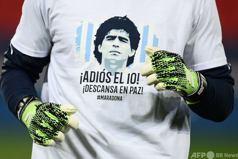 スペインの女子サッカー選手 マラドーナ氏への黙とうを拒否 写真5枚 国際ニュース Afpbb News