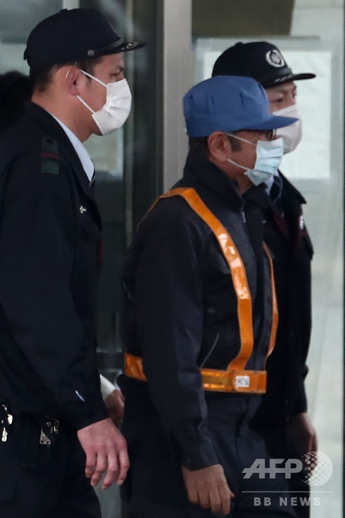 ゴーン被告、保釈される 東京拘置所から作業服姿で