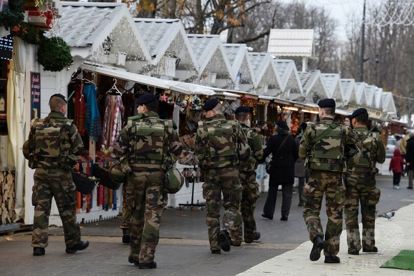 イブの仏パリ、遠のく観光客 同時テロの爪痕深く