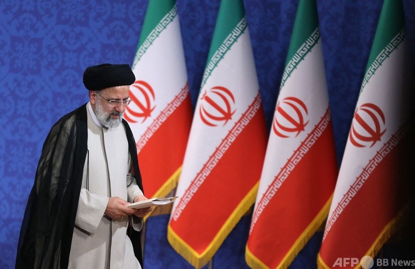 イラン新大統領が就任 超保守派のライシ師