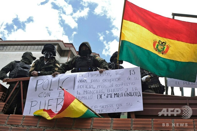 警察精鋭部隊も反政府デモ、大統領府前の広場で持ち場放棄、ボリビア情勢緊迫