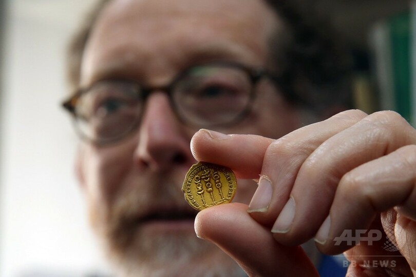 トラヤヌス帝時代の金貨、ハイカーが発見 イスラエル