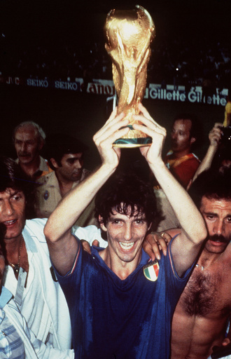 元伊代表FWパオロ・ロッシ氏が64歳で死去、82年W杯王者 写真2枚