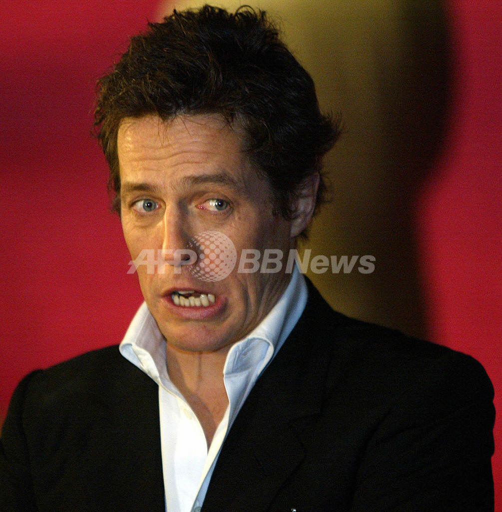 ヒュー・グラント、暴行で逮捕 英国 写真3枚 国際ニュース:AFPBB News