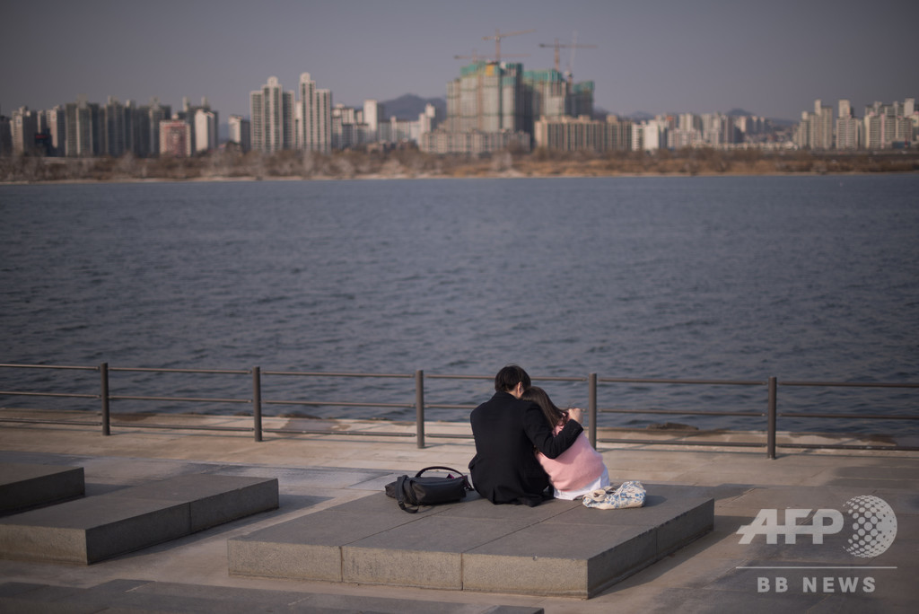 性行為の同意能力は16歳から、韓国が13歳から引き上げ 性行為の同意能力は16歳から、韓国が13歳から引き上げ