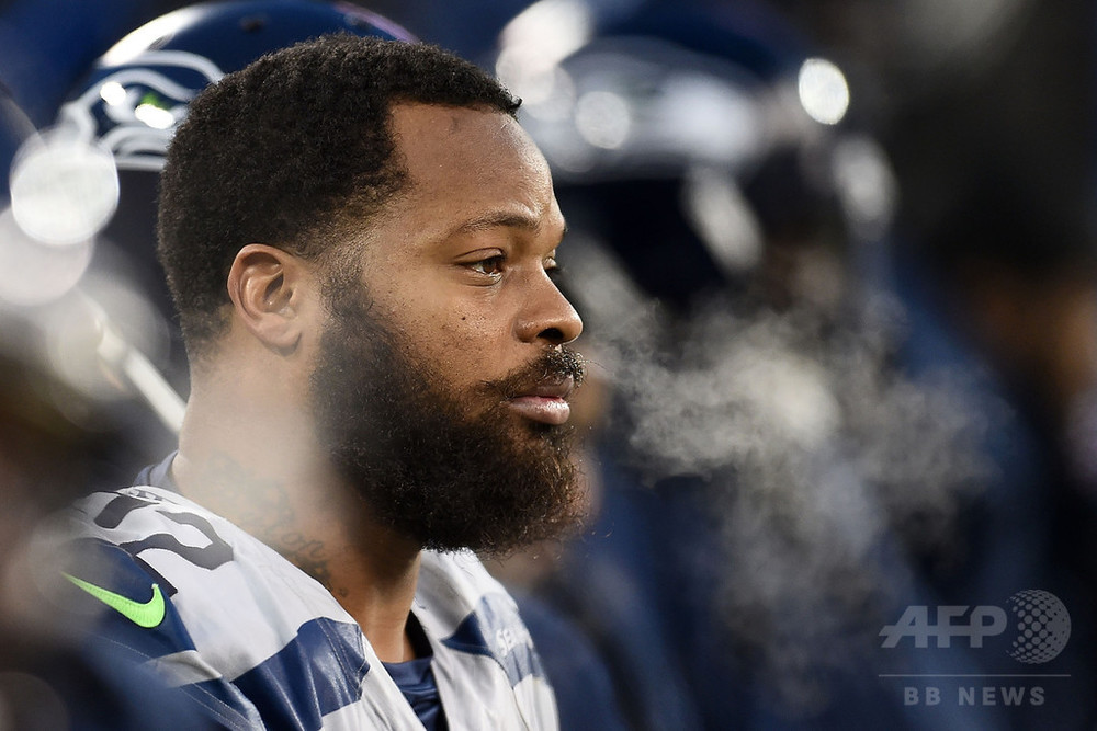 シーホークスのdeベネット 国歌演奏で起立しないと表明 写真1枚 国際ニュース Afpbb News